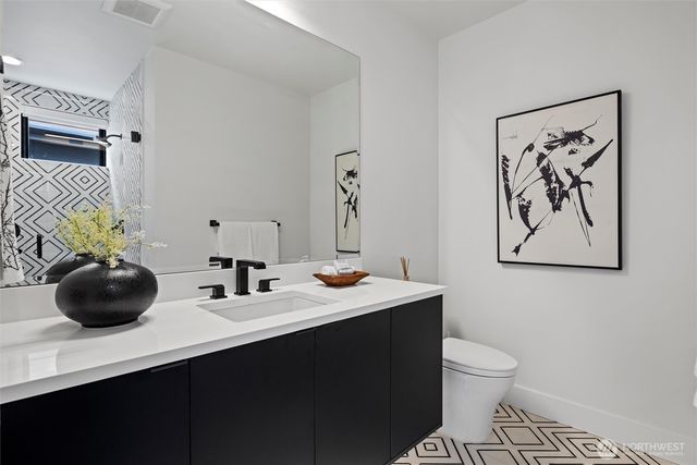 4605 108th Avenue NE, Kirkland, WA 98033