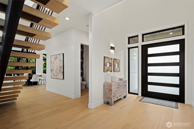 4605 108th Avenue NE, Kirkland, WA 98033