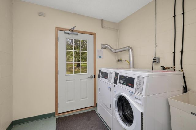 1004 Westbrooke Way 8, Hopkins, MN 55343