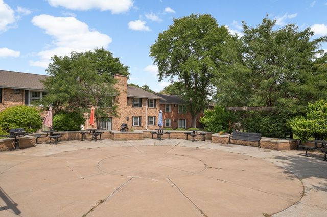 1004 Westbrooke Way 8, Hopkins, MN 55343
