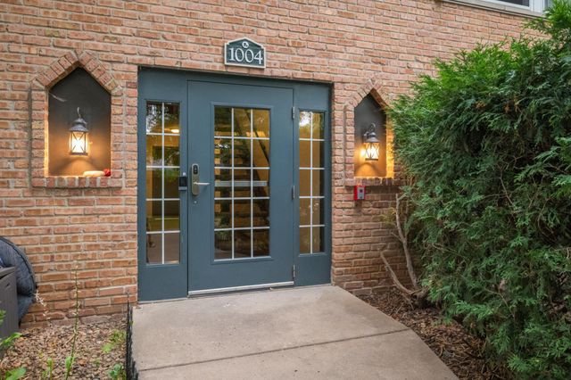 1004 Westbrooke Way 8, Hopkins, MN 55343