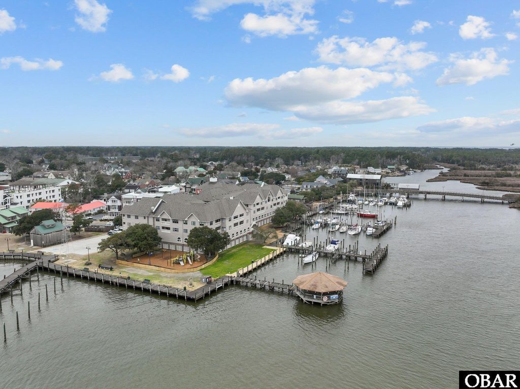 Image 3 of property listing at 207 Queen Elizabeth Avenue Unit 17, Manteo, NC 27954