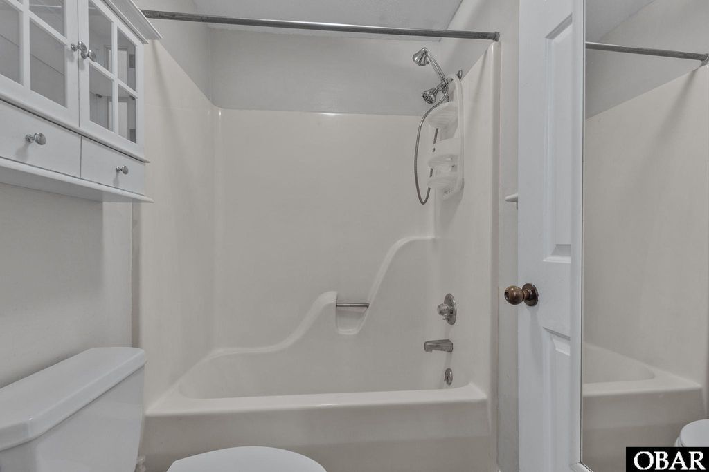 Image 32 of property listing at 207 Queen Elizabeth Avenue Unit 17, Manteo, NC 27954