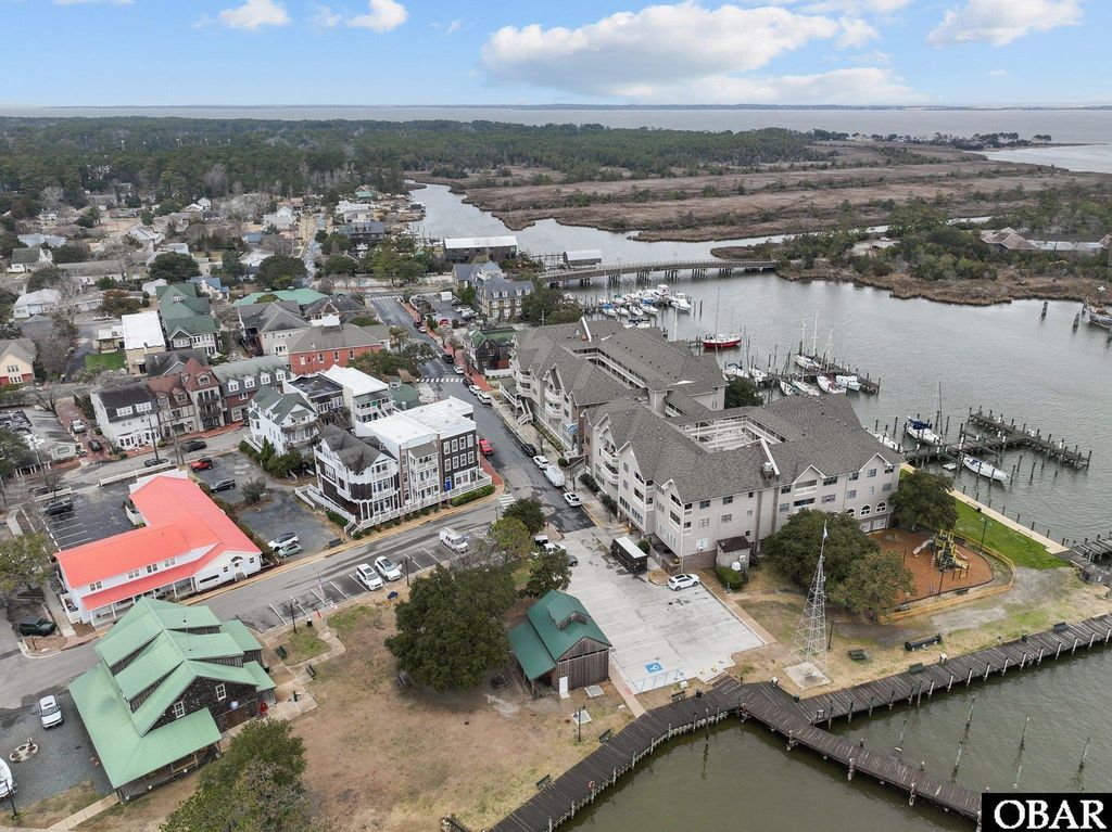 Image 5 of property listing at 207 Queen Elizabeth Avenue Unit 17, Manteo, NC 27954