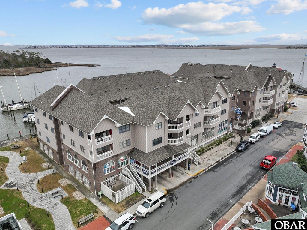 Image 6 of property listing at 207 Queen Elizabeth Avenue Unit 17, Manteo, NC 27954