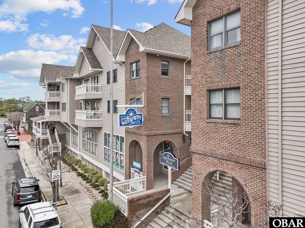 Image 8 of property listing at 207 Queen Elizabeth Avenue Unit 17, Manteo, NC 27954