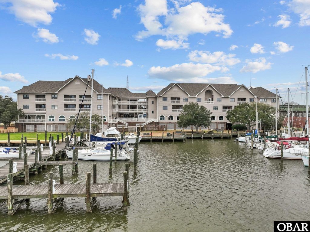 Image 9 of property listing at 207 Queen Elizabeth Avenue Unit 17, Manteo, NC 27954