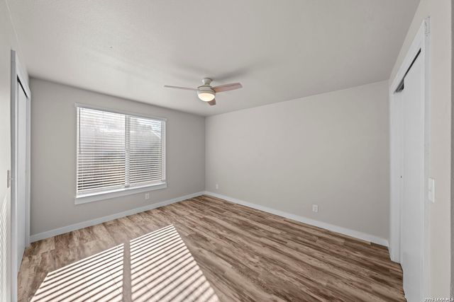 309 W College Street, Fredericksburg, TX 78624