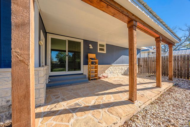 309 W College Street, Fredericksburg, TX 78624