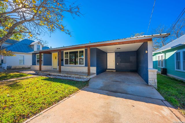 309 W College Street, Fredericksburg, TX 78624