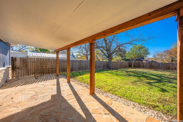 309 W College Street, Fredericksburg, TX 78624