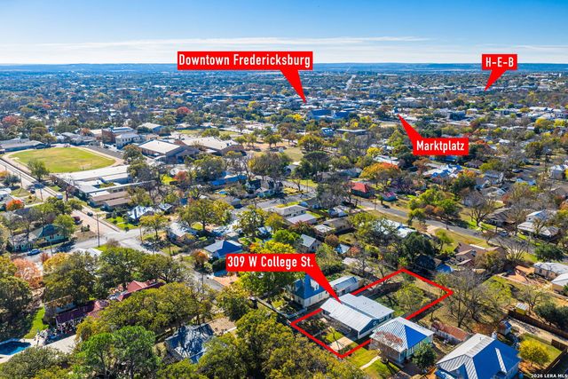 309 W College Street, Fredericksburg, TX 78624