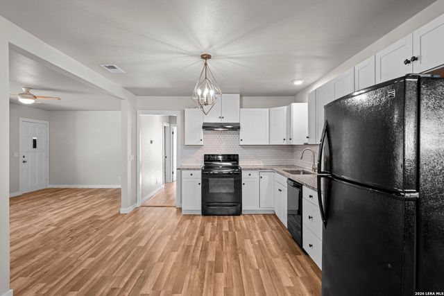 309 W College Street, Fredericksburg, TX 78624