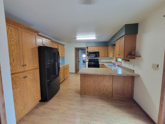 1004 HONEY CREEK ROAD, Oshkosh, WI 54904