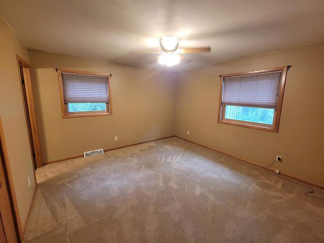 1004 HONEY CREEK ROAD, Oshkosh, WI 54904