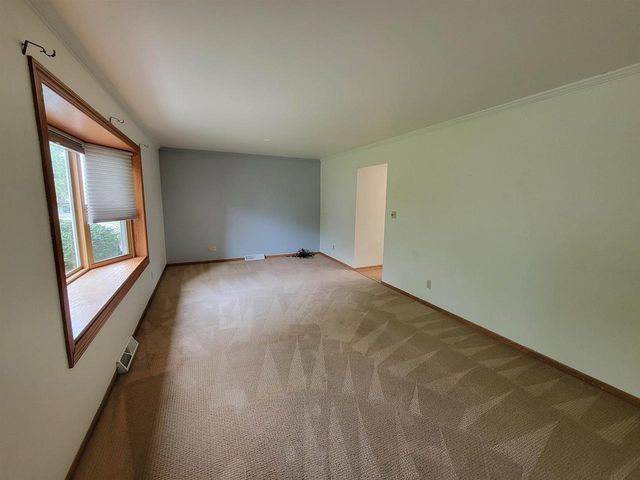 1004 HONEY CREEK ROAD, Oshkosh, WI 54904