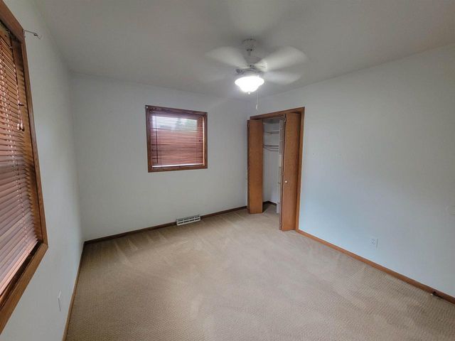 1004 HONEY CREEK ROAD, Oshkosh, WI 54904