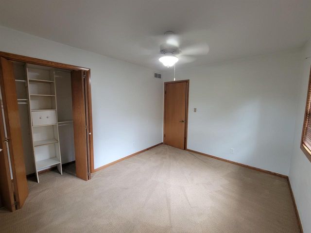 1004 HONEY CREEK ROAD, Oshkosh, WI 54904