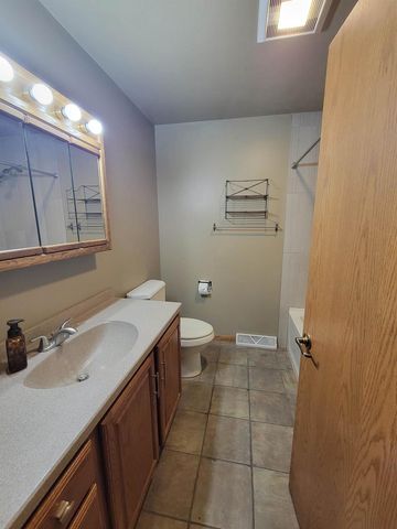 1004 HONEY CREEK ROAD, Oshkosh, WI 54904