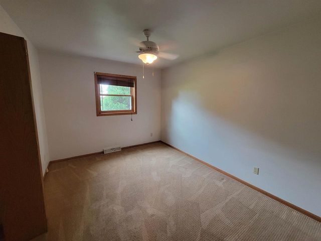 1004 HONEY CREEK ROAD, Oshkosh, WI 54904