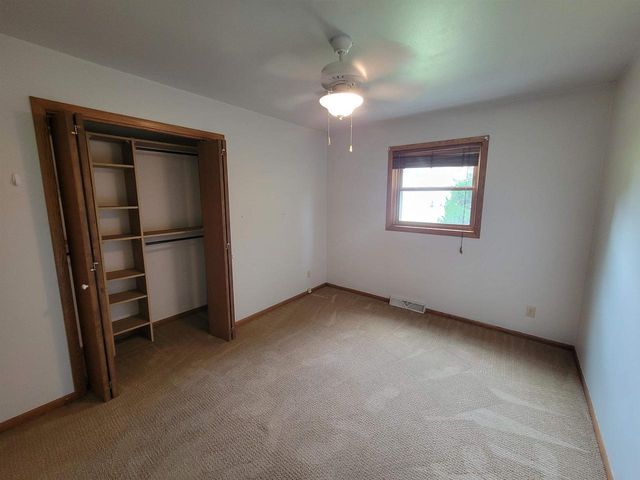 1004 HONEY CREEK ROAD, Oshkosh, WI 54904
