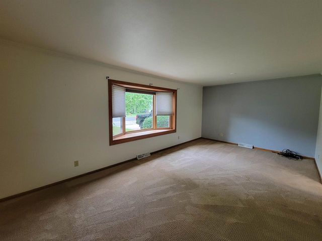 1004 HONEY CREEK ROAD, Oshkosh, WI 54904