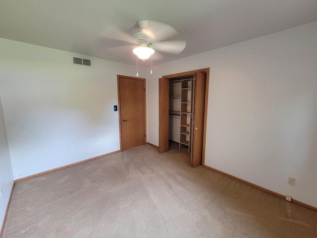 1004 HONEY CREEK ROAD, Oshkosh, WI 54904
