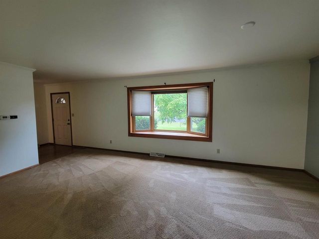 1004 HONEY CREEK ROAD, Oshkosh, WI 54904