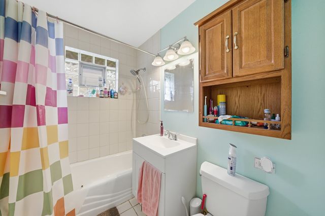 8325 LaPorte Avenue, Burbank, IL 60459