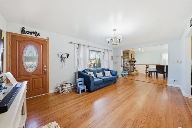 8325 LaPorte Avenue, Burbank, IL 60459