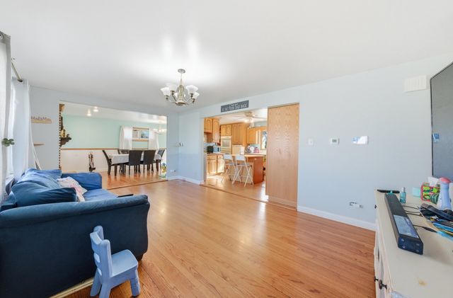 8325 LaPorte Avenue, Burbank, IL 60459