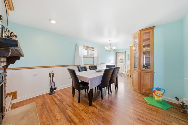 8325 LaPorte Avenue, Burbank, IL 60459