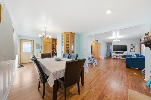 8325 LaPorte Avenue, Burbank, IL 60459