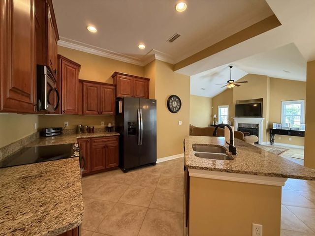 302-1 Hidden Creek Circle, Dothan, AL 36301
