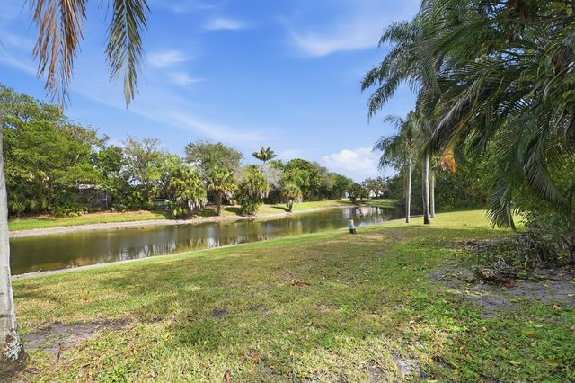 5550 Coach House Circle B, Boca Raton, FL 33486