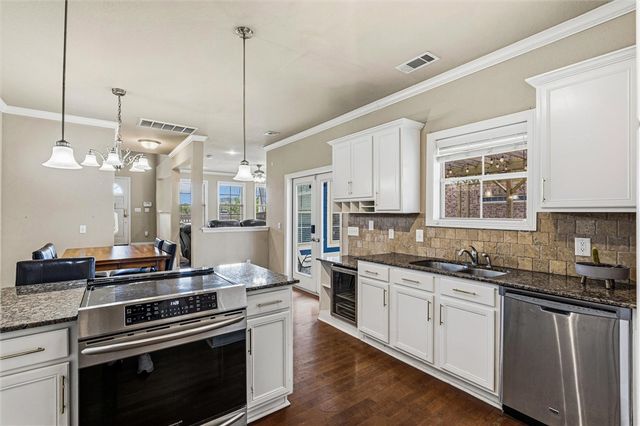 685 N Rupple Road, Fayetteville, AR 72704
