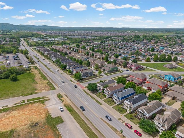 685 N Rupple Road, Fayetteville, AR 72704