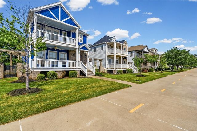 685 N Rupple Road, Fayetteville, AR 72704