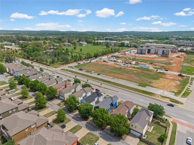 685 N Rupple Road, Fayetteville, AR 72704