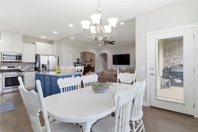 2015 W Broadway Place, Rogers, AR 72758