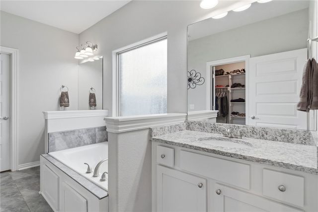 2015 W Broadway Place, Rogers, AR 72758