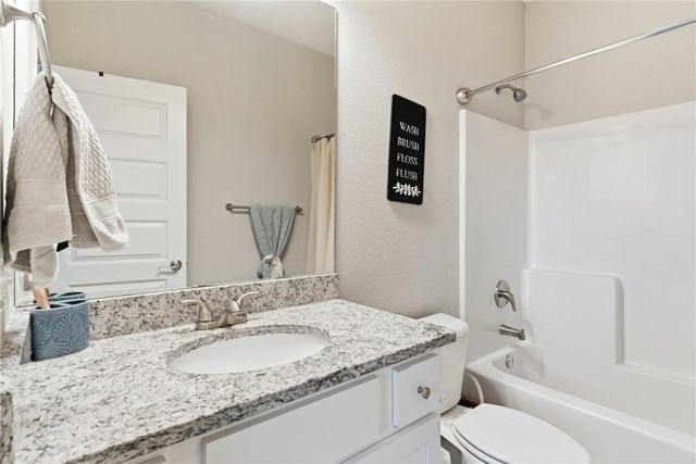 2015 W Broadway Place, Rogers, AR 72758