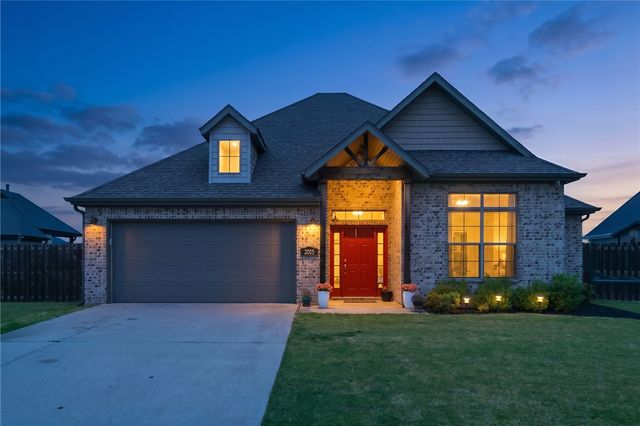 2015 W Broadway Place, Rogers, AR 72758
