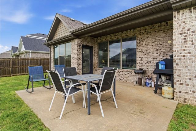 2015 W Broadway Place, Rogers, AR 72758