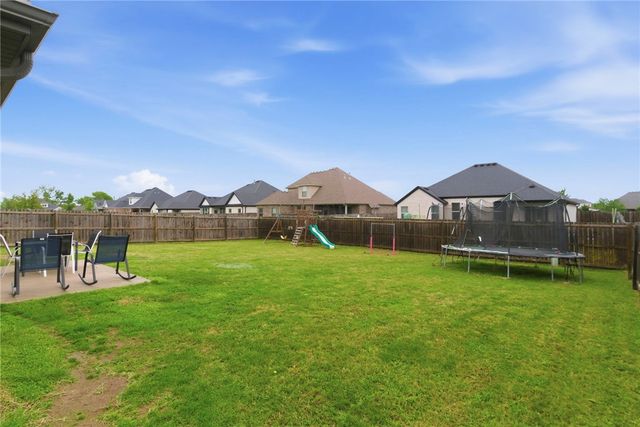 2015 W Broadway Place, Rogers, AR 72758