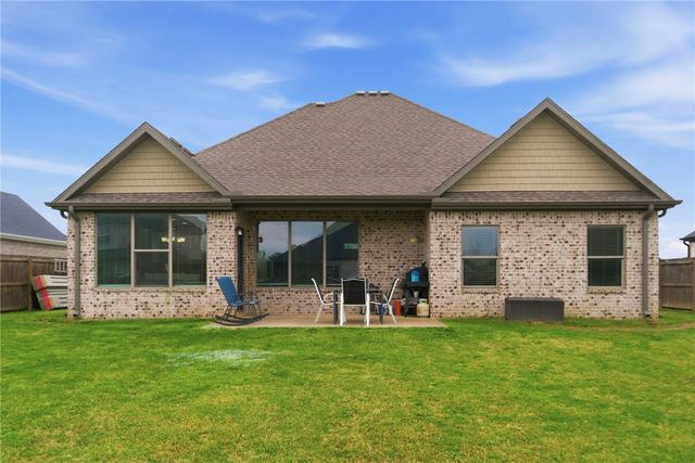 2015 W Broadway Place, Rogers, AR 72758