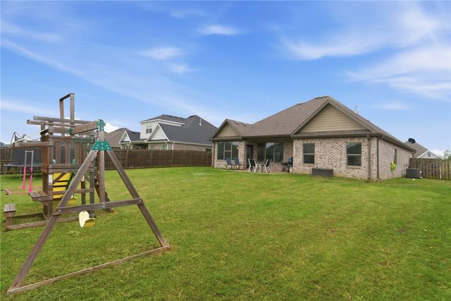 2015 W Broadway Place, Rogers, AR 72758