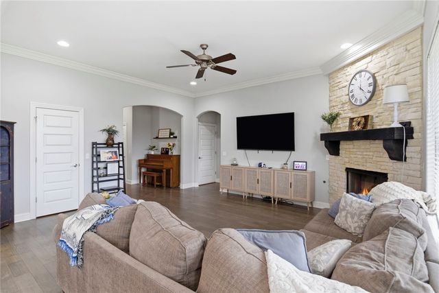 2015 W Broadway Place, Rogers, AR 72758