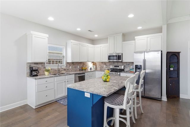 2015 W Broadway Place, Rogers, AR 72758
