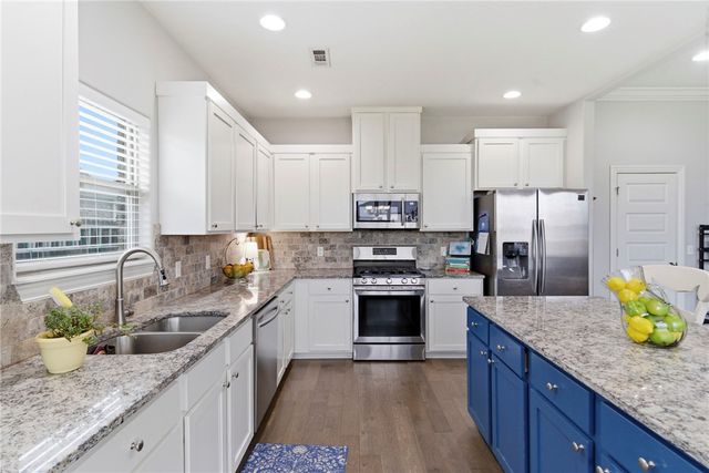 2015 W Broadway Place, Rogers, AR 72758